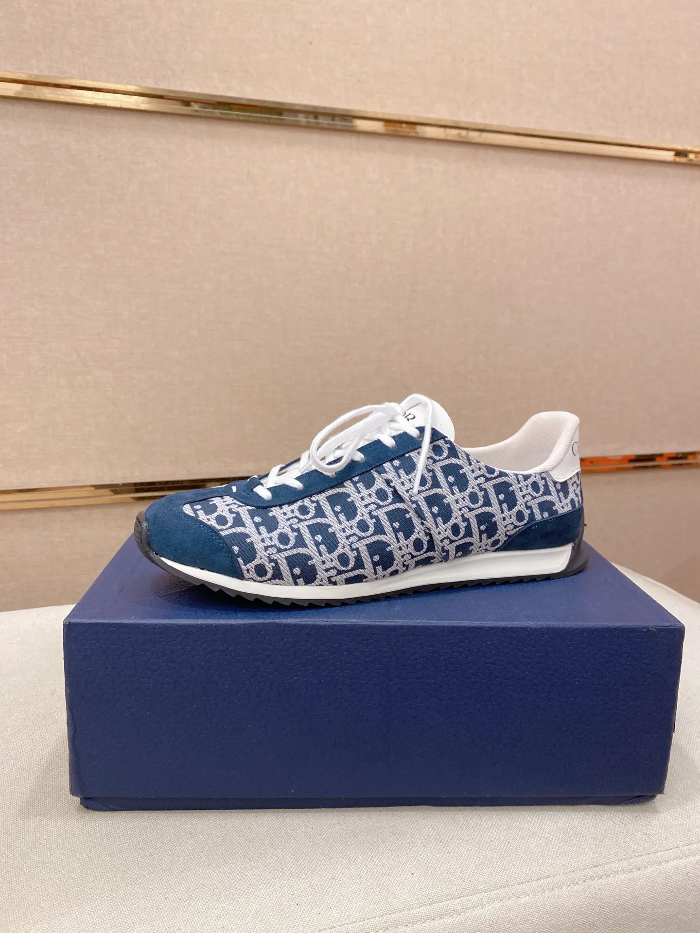 Men's shoes💰: 440💰Couple style💏 [Dior·Dior] New casual sports style men's shoes, new spring and summer design, perfect workmanship, lace-up lazy style to create wardrobe quality, upper: imported first-layer cowhide, mesh breathable lining soft and comfortable, ultra-light TPU wear-resistant outsole, simple, versatile fashion men's shoes, excellent color code number 35--44. (45,46 customized items are not returnable or exchangeable)
